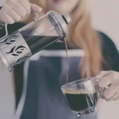 Dlaczego kawa szkodzi przed makijażem permanentnym - 5 powodów