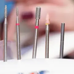 Końcówki do manicure: Poznaj ich zastosowanie i funkcje