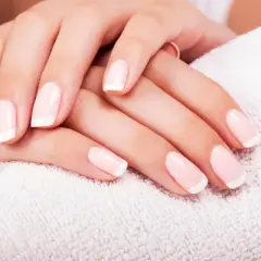 French manicure w domu: 5 prostych kroków do idealnych paznokci