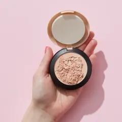Najlepszy puder do cery dojrzałej - porównanie i zalety produktów