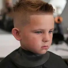 Fajne fryzury dla chłopaka: 7 modnych stylów i porad