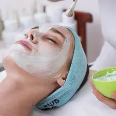 Jaki peeling do cery dojrzałej? 5 najskuteczniejszych rodzajów