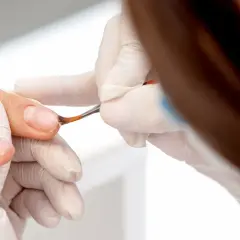 Manicure leczniczy: na czym polega i jakie daje korzyści?