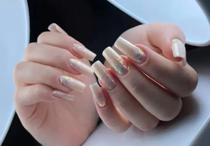 Czy manicure żelowy jest szkodliwy? Poznaj fakty i zagrożenia