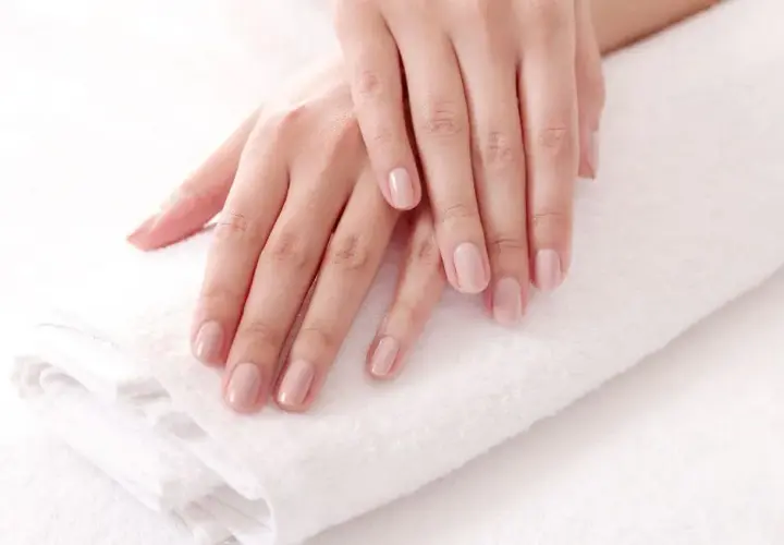 Manicure japoński - czy naprawdę wzmacnia paznokcie? Fakty i mity