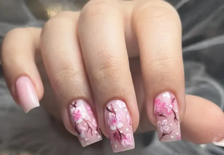 Czy manicure hybrydowy przedłuża paznokcie? Prawda vs mit