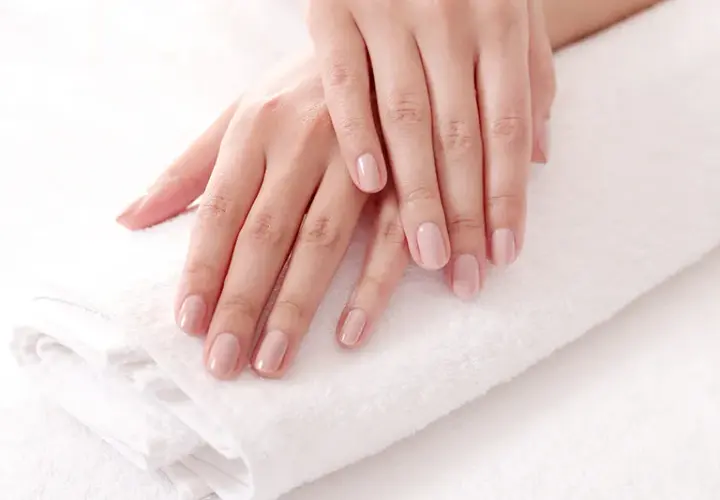 Jak używać primer do paznokci: 10 wskazówek dla perfekcyjnego manicure