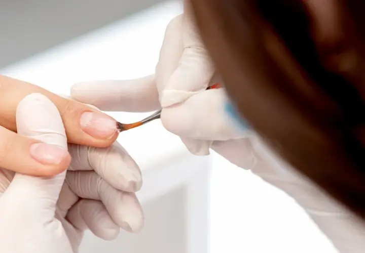 Manicure leczniczy: na czym polega i jakie daje korzyści?