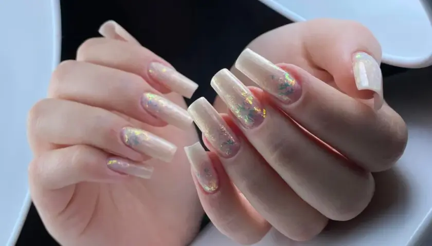 Czy manicure żelowy jest szkodliwy? Poznaj fakty i zagrożenia