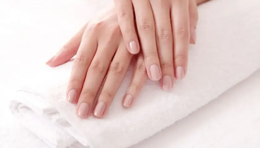 Manicure japoński - czy naprawdę wzmacnia paznokcie? Fakty i mity