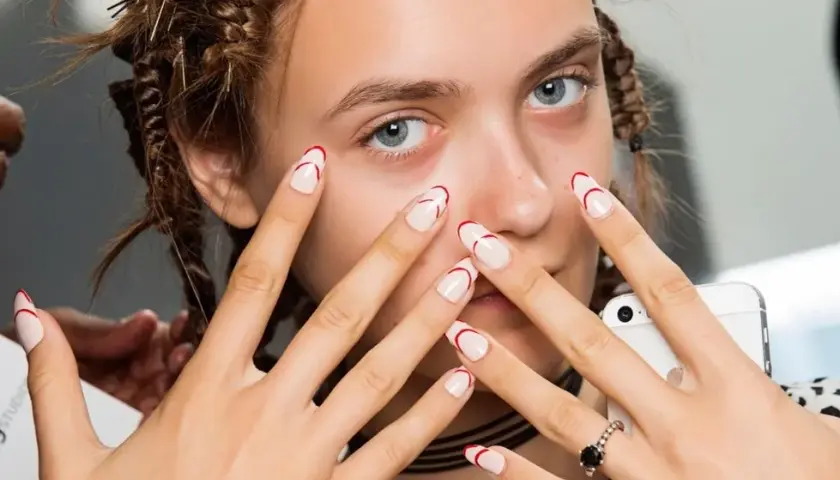 Jak zrobić paznokcie akrylowe: 8 kroków do perfekcyjnego manicure