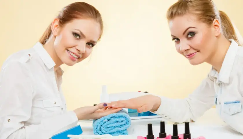 Czy manicure hybrydowy w ciąży jest bezpieczny? Poznaj fakty