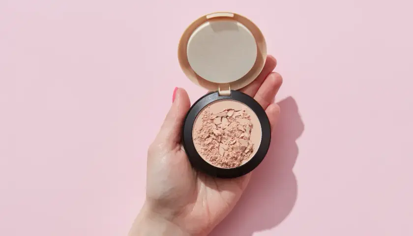Najlepszy puder do cery dojrzałej - porównanie i zalety produktów