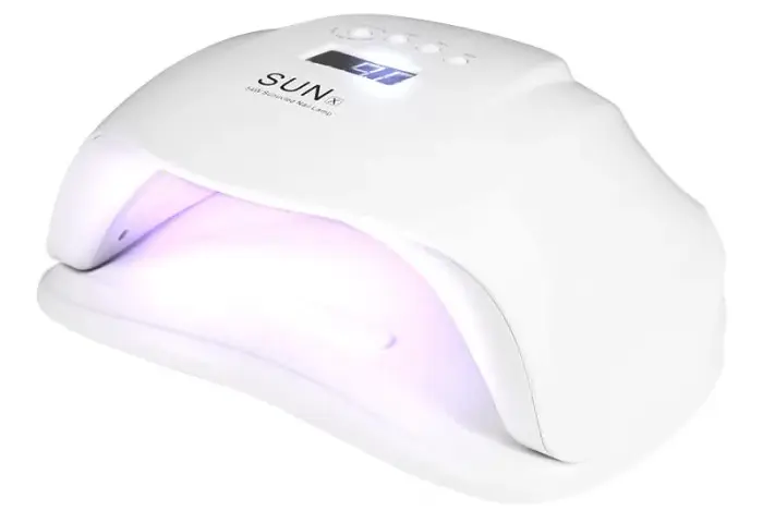 Jaka lampa do paznokci? Wybierz najlepszą do manicure w domu