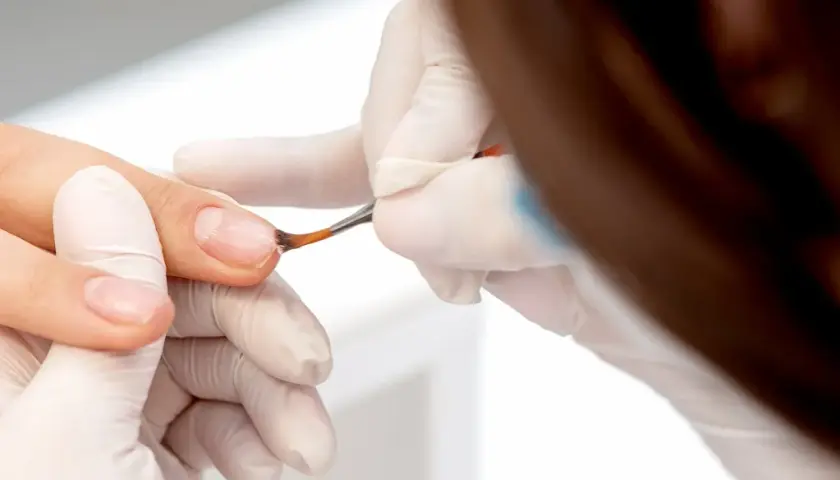Manicure leczniczy: na czym polega i jakie daje korzyści?
