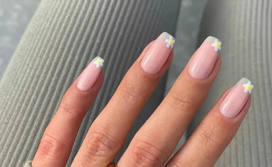 Jak wykonać french manicure: 7 kroków do idealnych paznokci