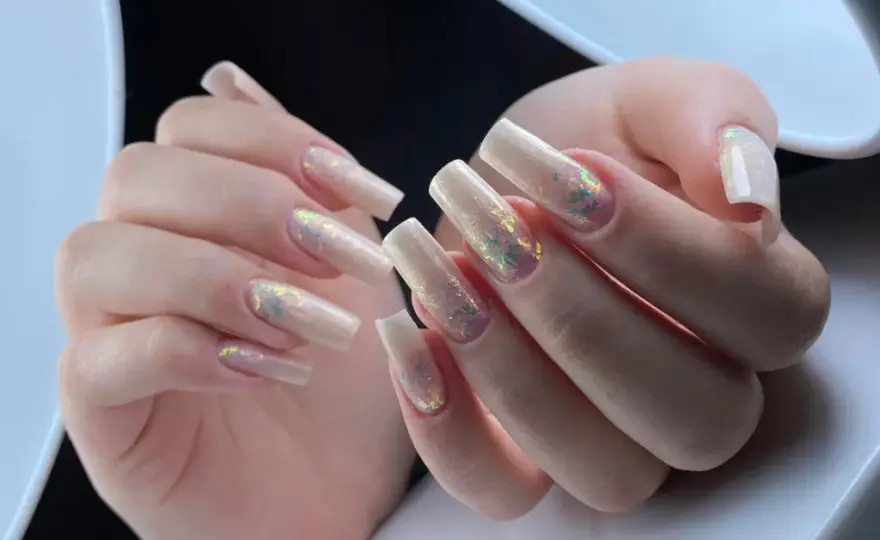 Czy manicure żelowy jest szkodliwy? Poznaj fakty i zagrożenia