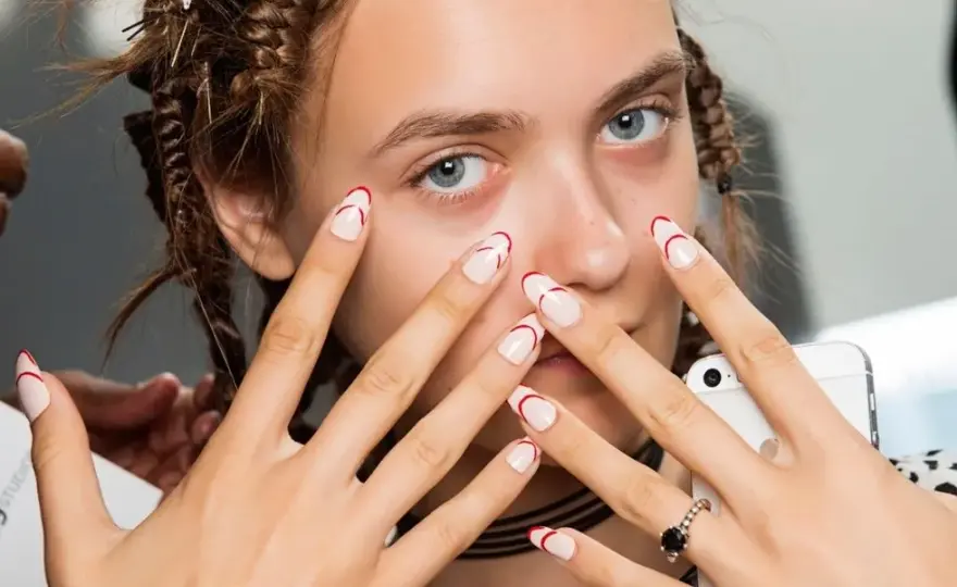 Jak zrobić paznokcie akrylowe: 8 kroków do perfekcyjnego manicure