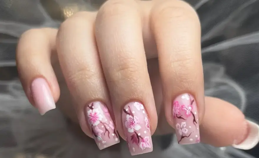 Czy manicure hybrydowy przedłuża paznokcie? Prawda vs mit