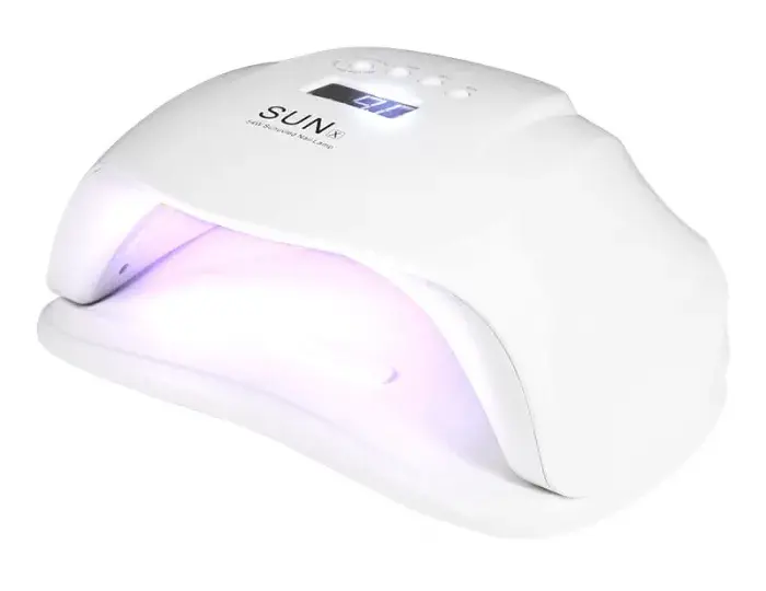 Jaka lampa do paznokci? Wybierz najlepszą do manicure w domu