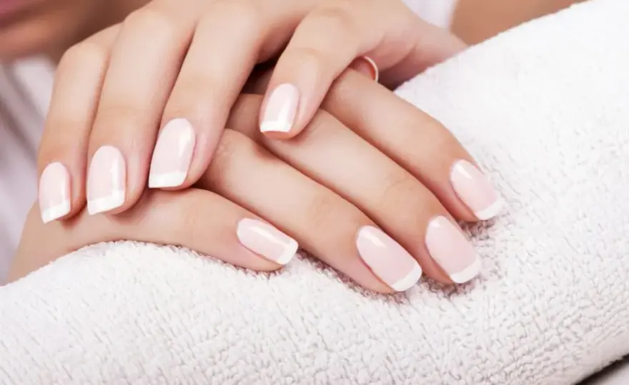 Manicure klasyczny: na czym polega i jak go wykonać krok po kroku