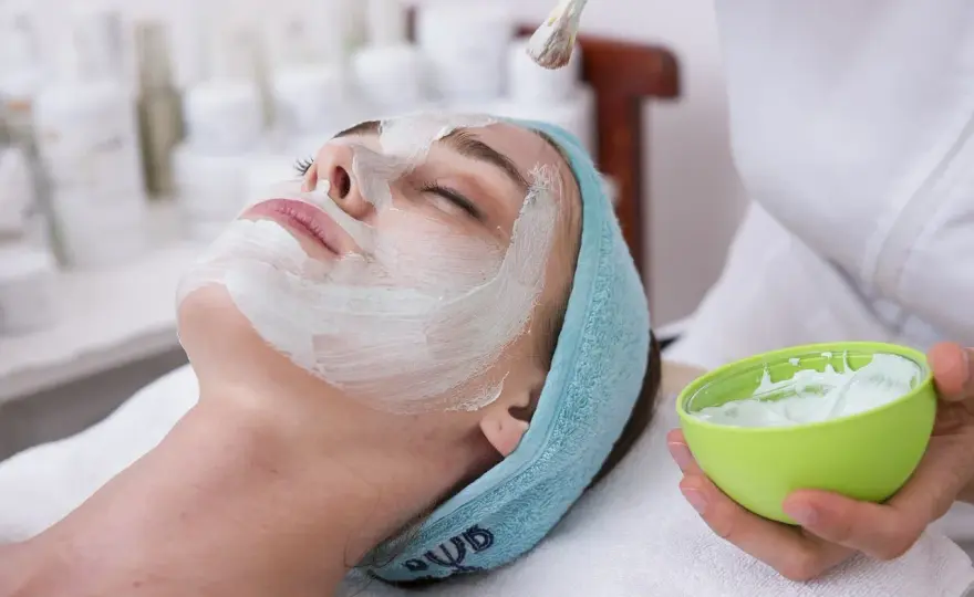 Jaki peeling do cery dojrzałej? 5 najskuteczniejszych rodzajów
