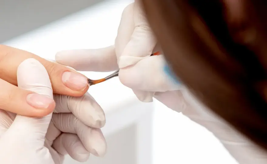 Manicure leczniczy: na czym polega i jakie daje korzyści?