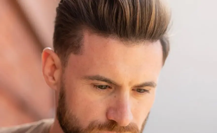 Jak zrobić fryzurę quiff: 5 prostych kroków dla perfekcyjnego stylu