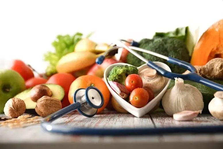 Co jeść na cerę trądzikową: 7 kluczowych produktów i 3 do unikania