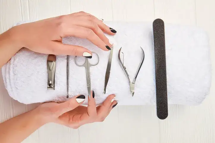 Zdjęcie Jak używać przyrządów do manicure: 5 prostych kroków dla początkujących