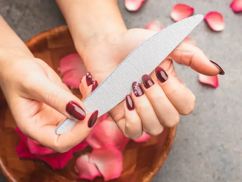 Zdjęcie Bezpieczny manicure: 5 metod, które nie zniszczą Twoich paznokci